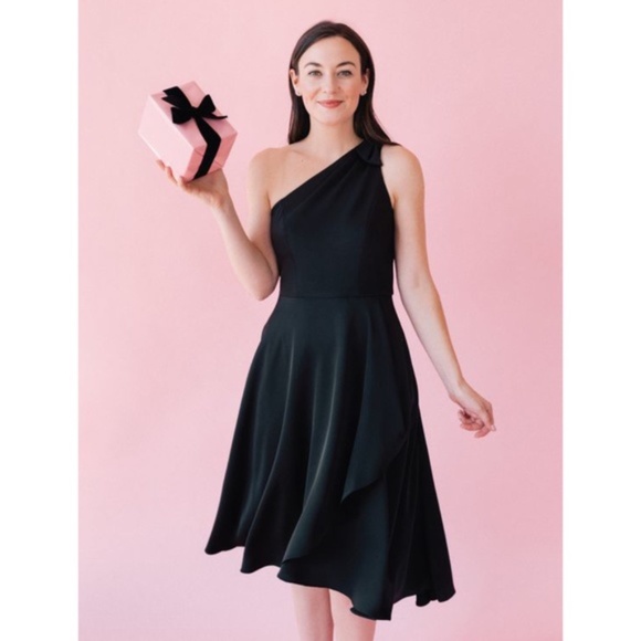 Gal Meets Glam Black Octavia Crepe One Shoulder Fl - Picture 2 of 7